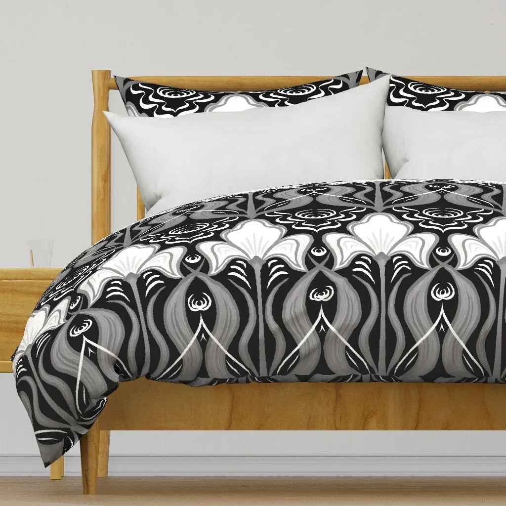 Glamorous Iris Duvet Cover - Black and White product