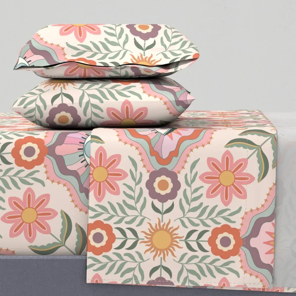Retro Floral With Eyes Queen Sheet Set - Pink product