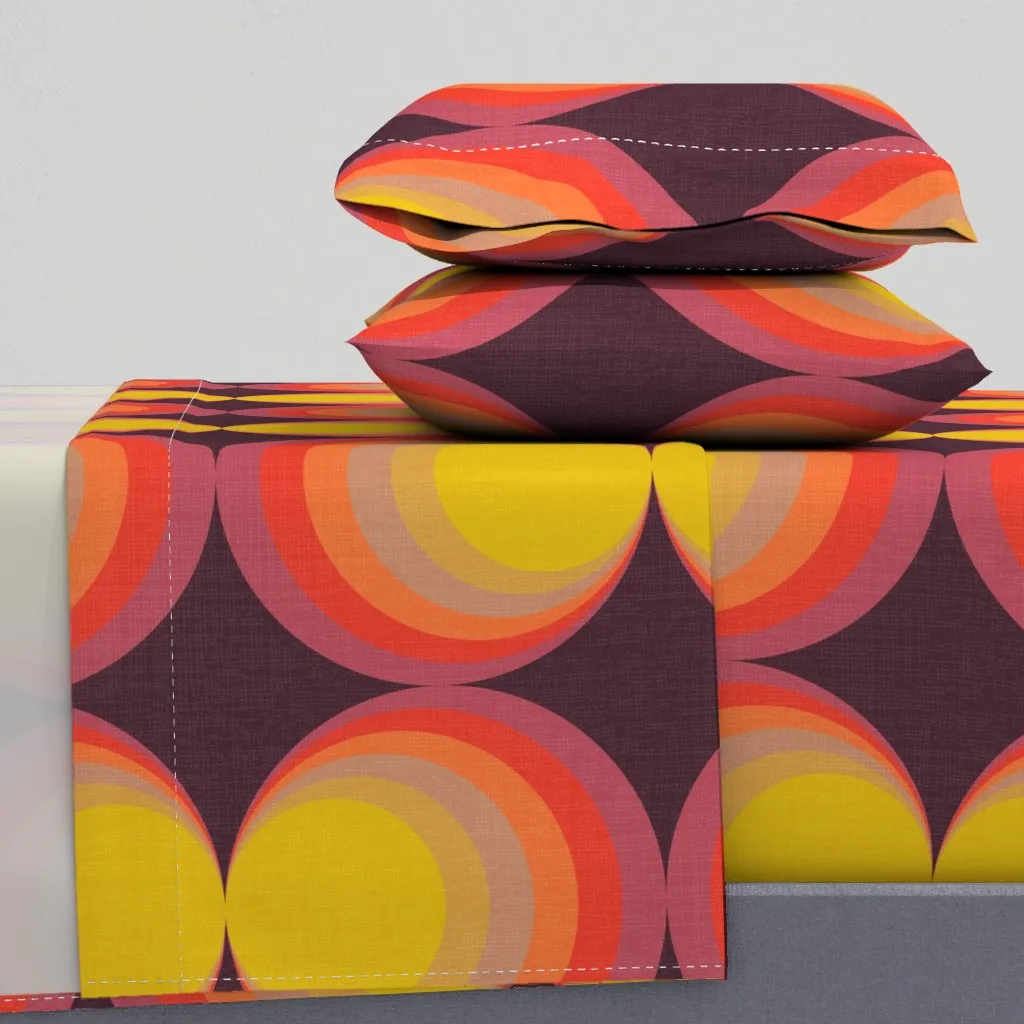 Retro Gradient Circles Queen Sheet Set - Yellow product