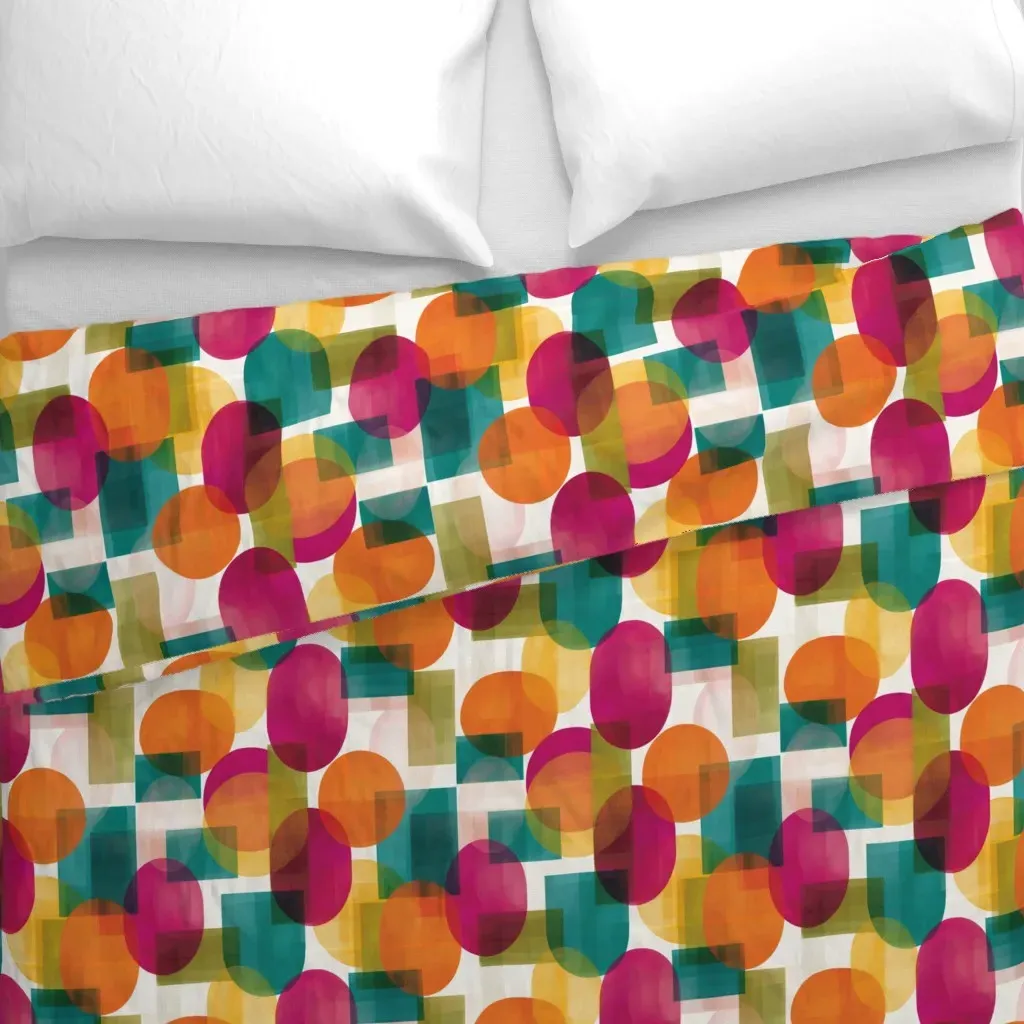Translucent Geometric Overlap Duvet Cover - Magenta alternate view