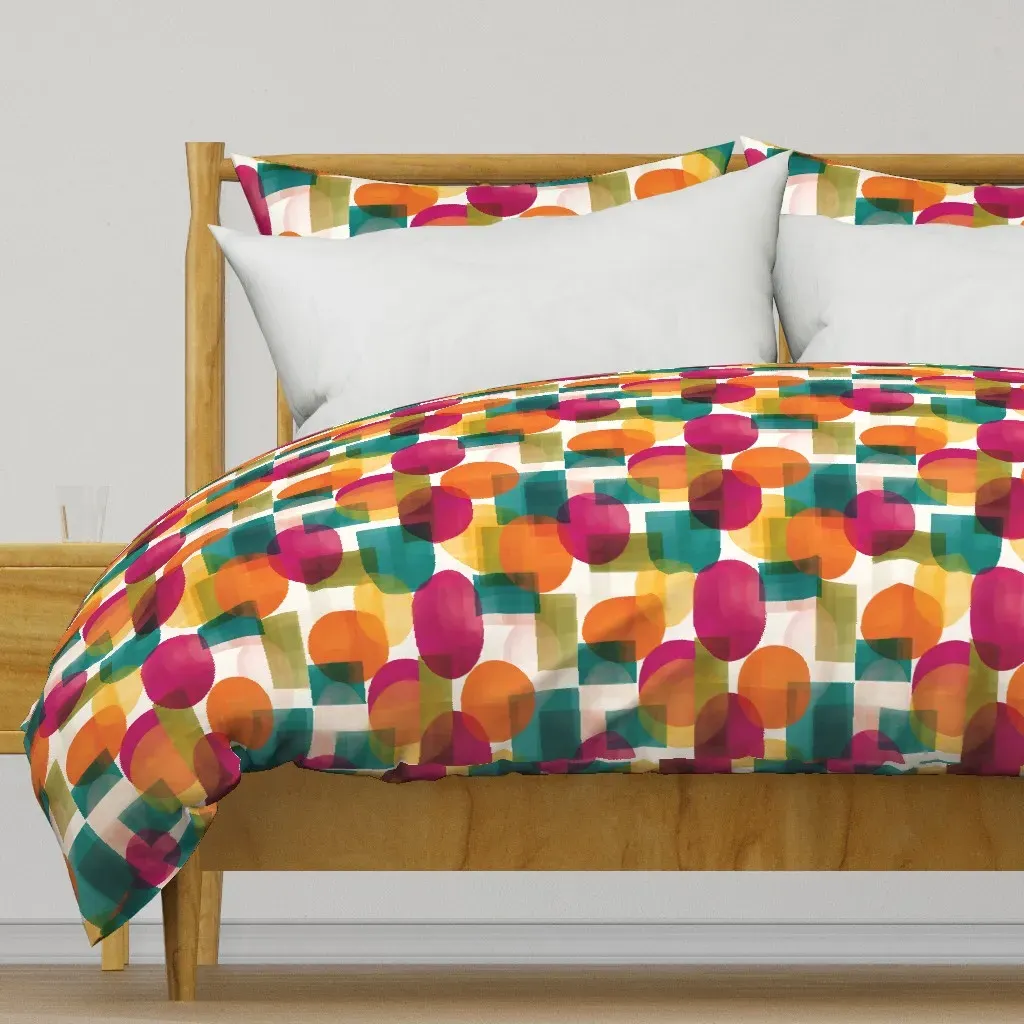 Translucent Geometric Overlap Duvet Cover - Magenta product