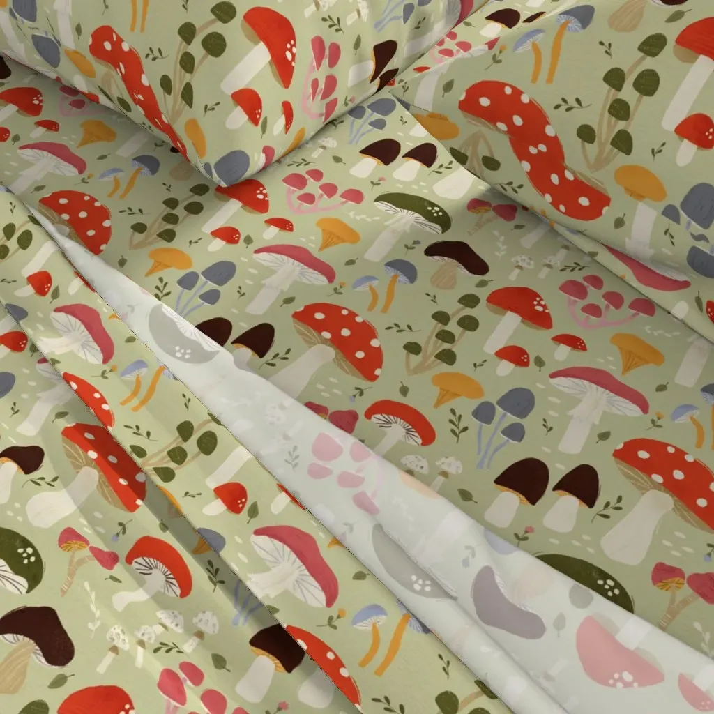 Woodland Mushrooms Small Scale Queen Sheet Set - Red alternate view