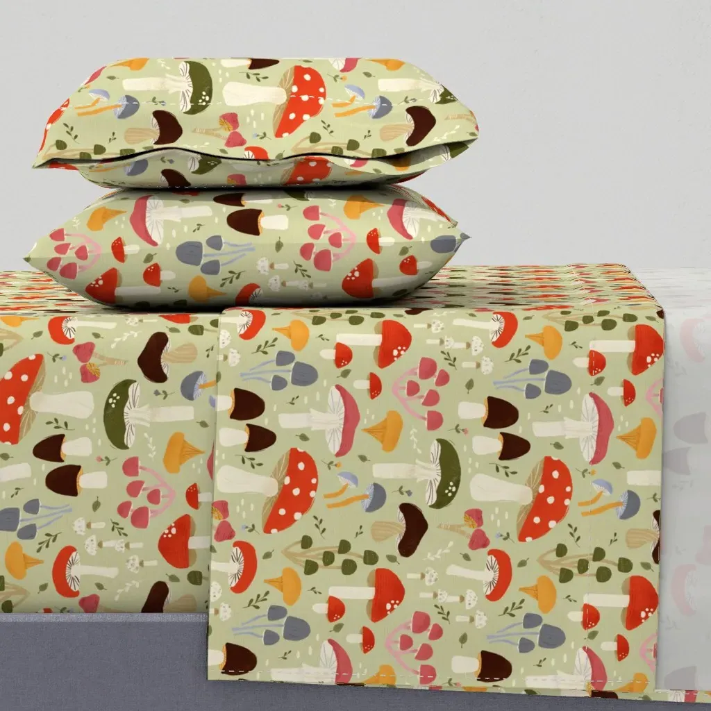Woodland Mushrooms Small Scale Queen Sheet Set - Red product