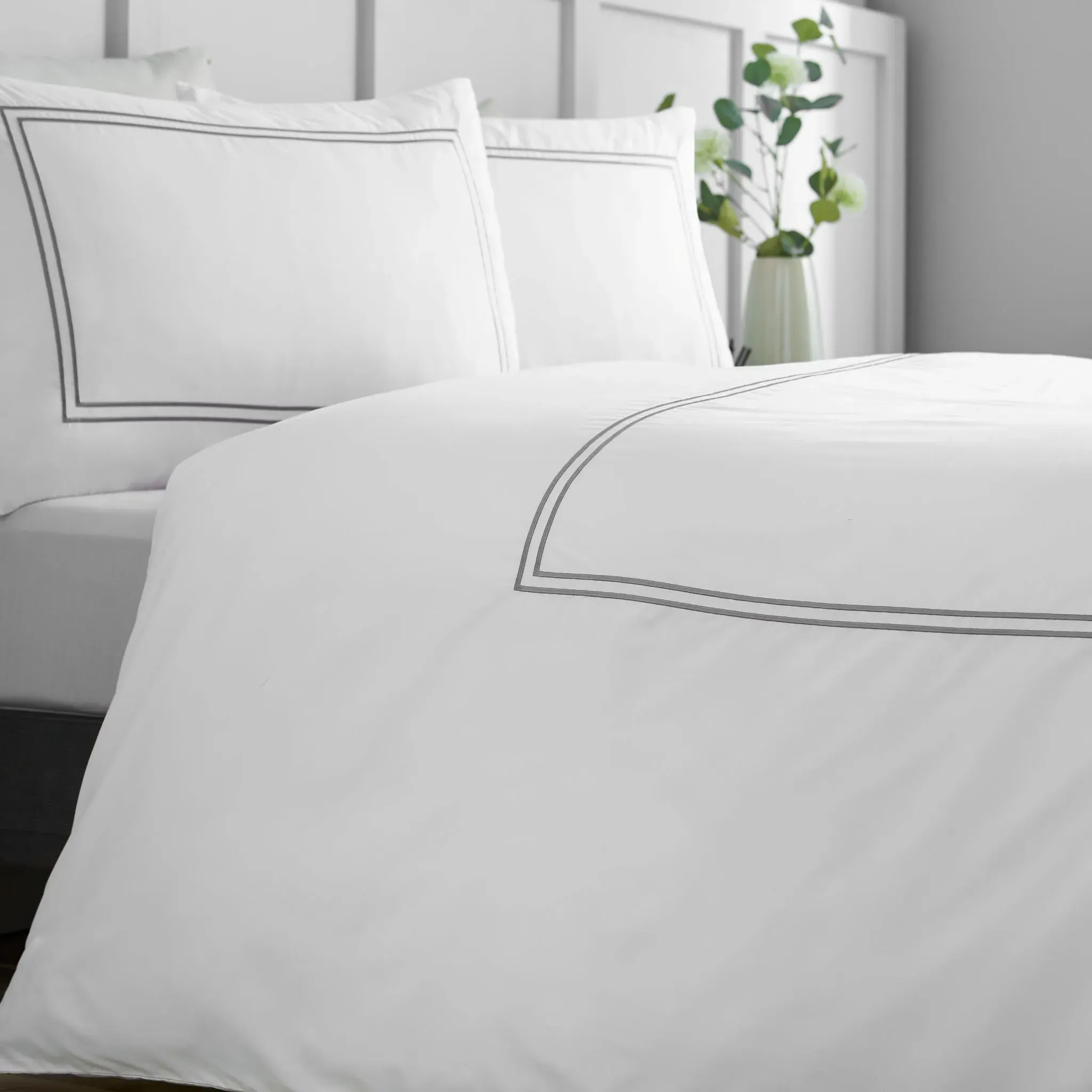 Catherine Lansfield So Soft Mono Satin Stitch Double Duvet Set - White product