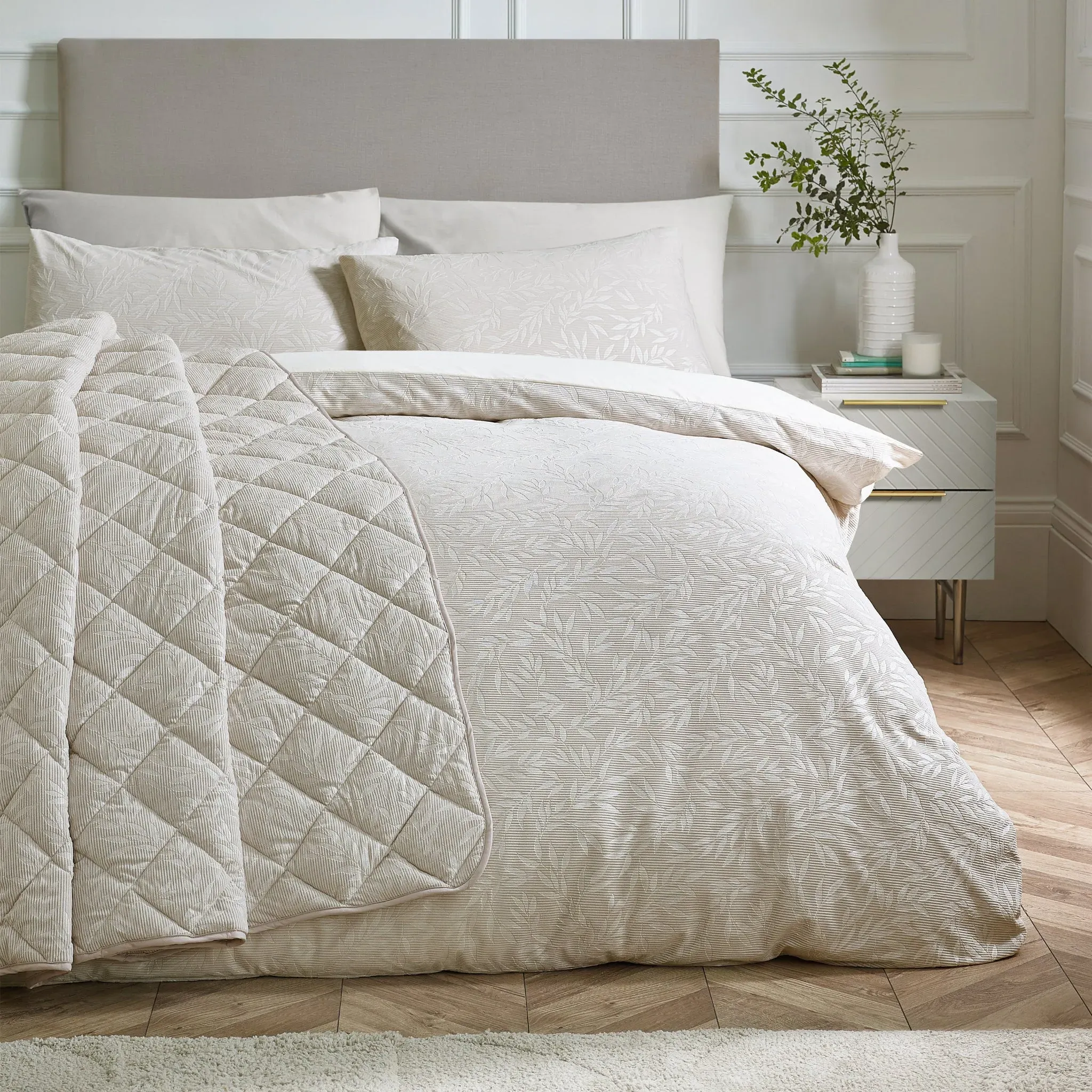 Corded Leaves Super King Duvet Set - Embossed product