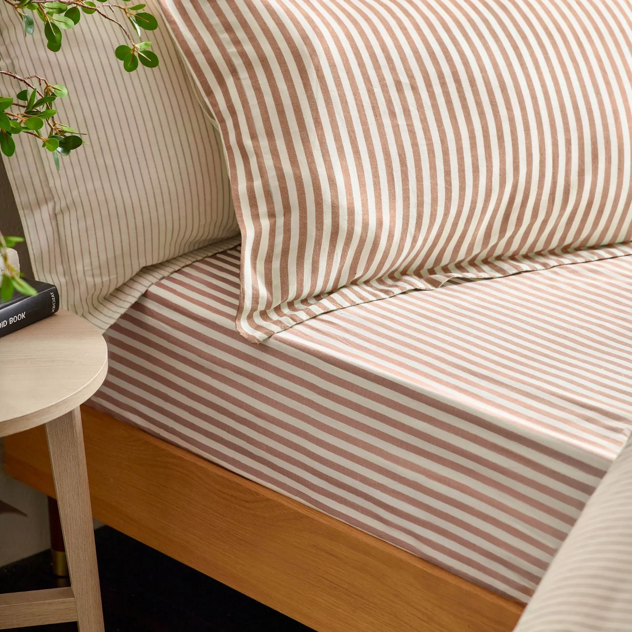 Hebden Barton Super King Fitted Sheet - Pecan, Cotton product