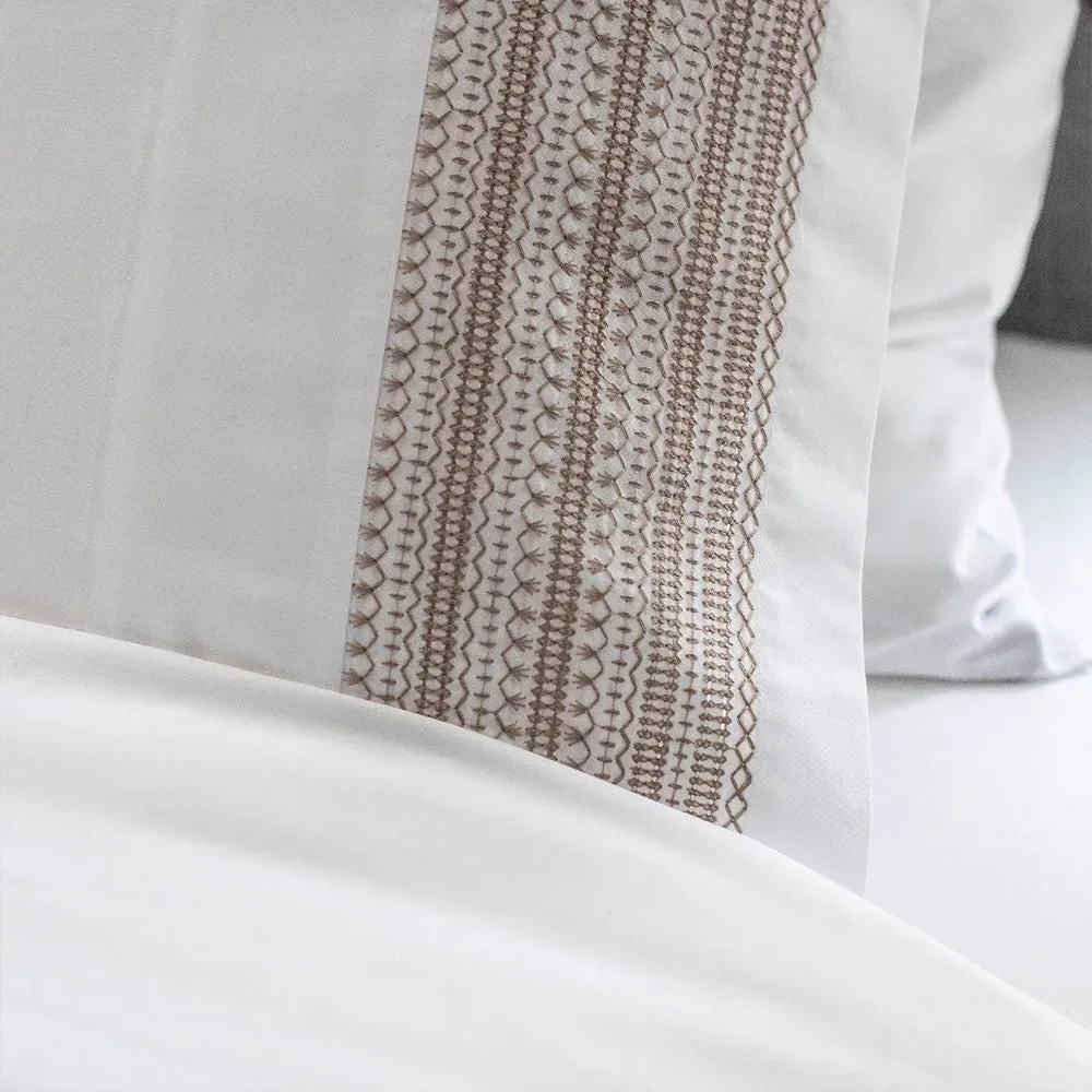 Avebury Double Duvet Cover Set - Natural, Cotton Percale image