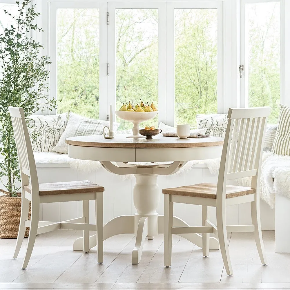 Chester 4-6 Seater Round Extending Dining Table - Cream, Oak