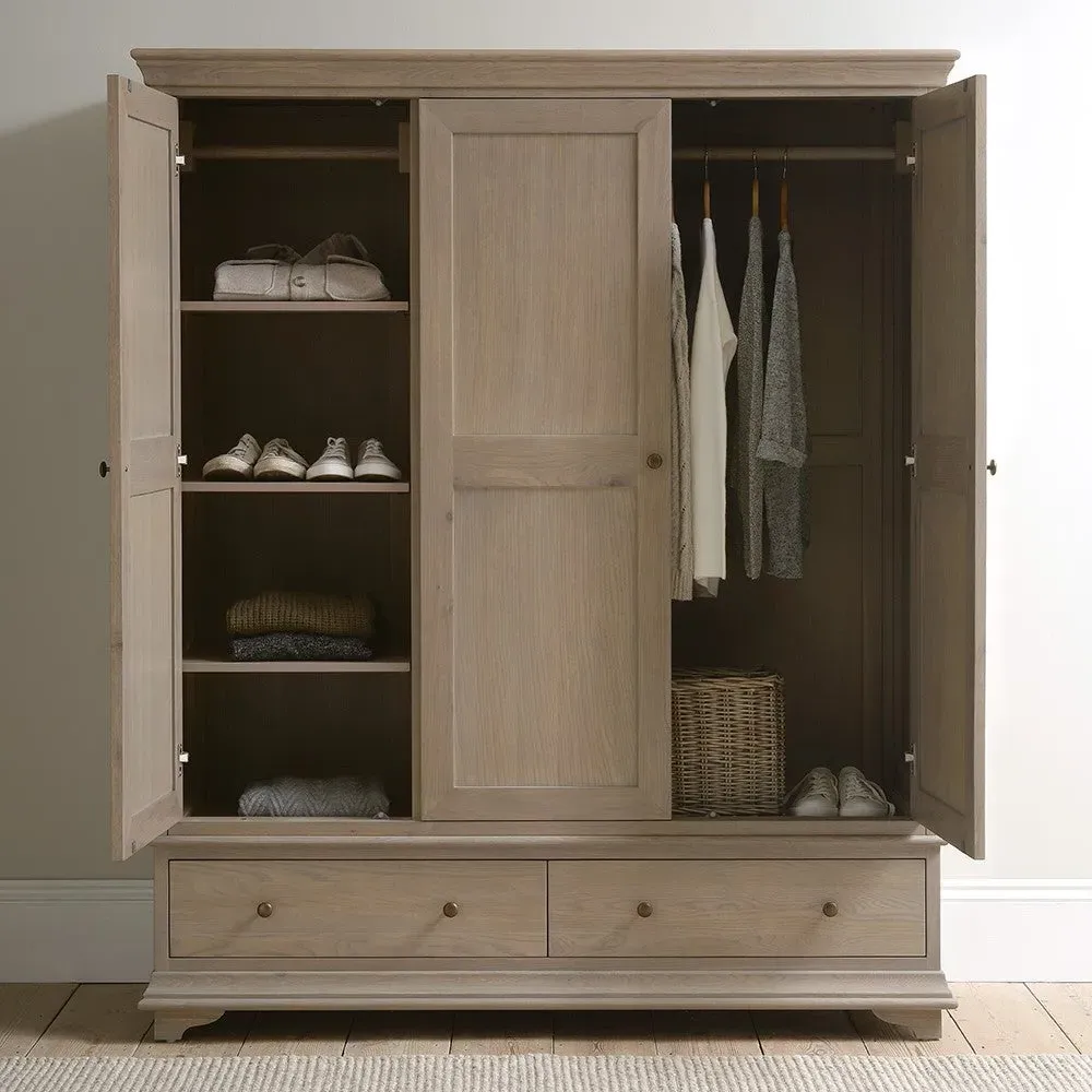 Winchcombe Triple Wardrobe - Smoked Oak