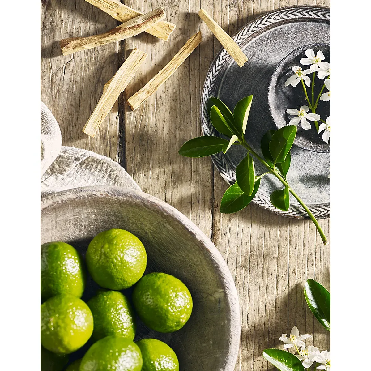 Bergamot & Cedar Signature Candle alternate view