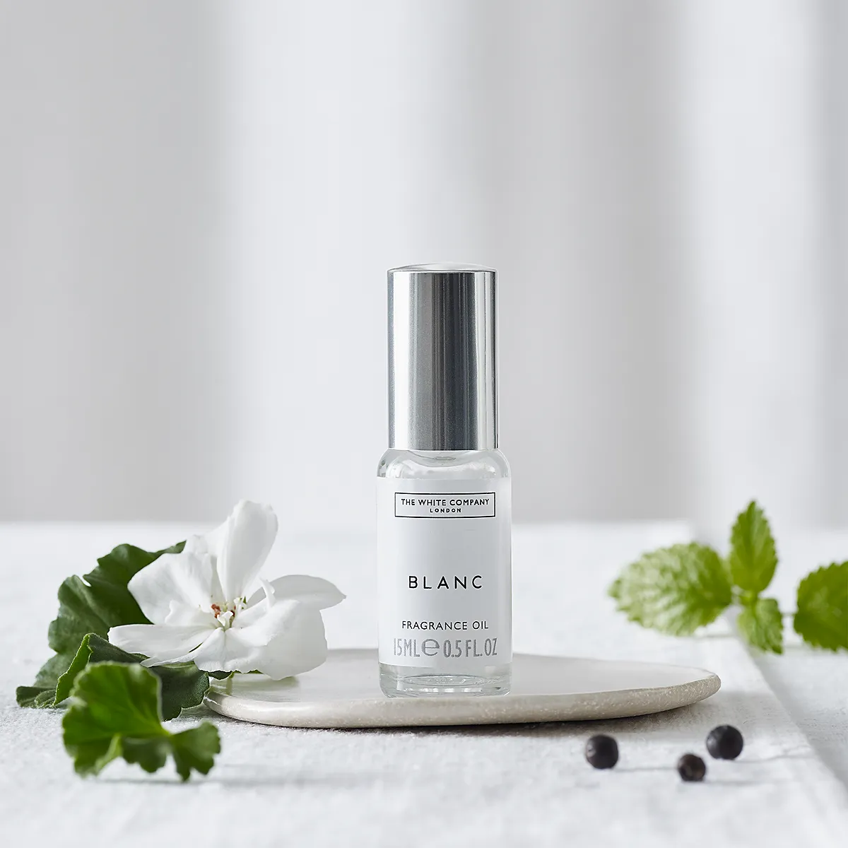 Blanc Fragrance Oil - White Geranium & Juniper Berry product