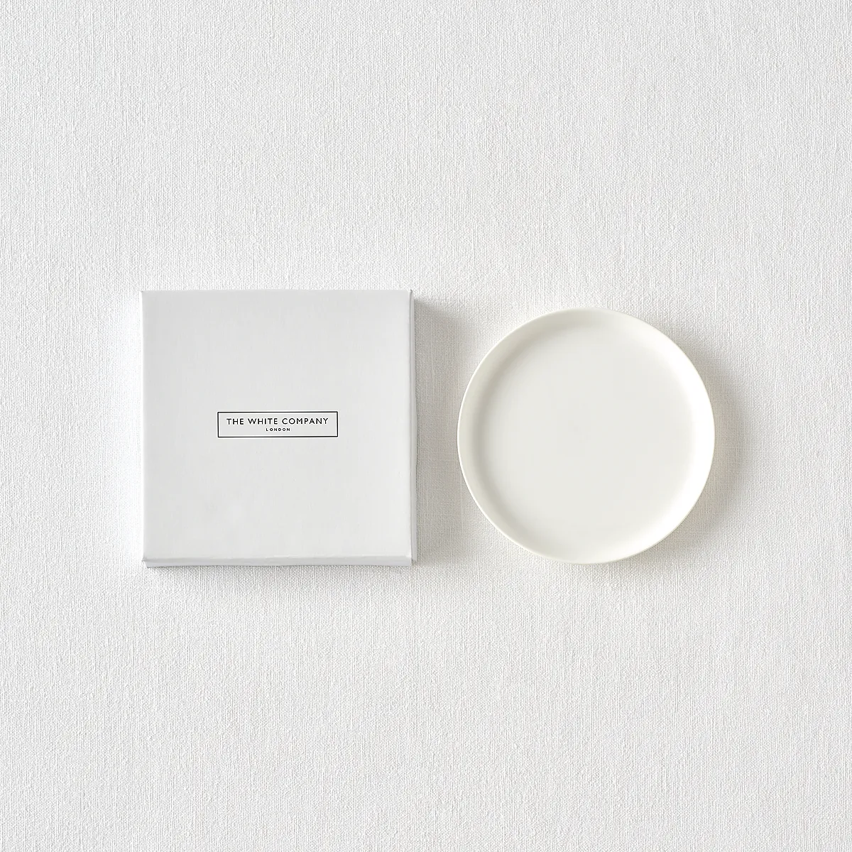Botanical Candle Plate Medium - White, Ceramic product