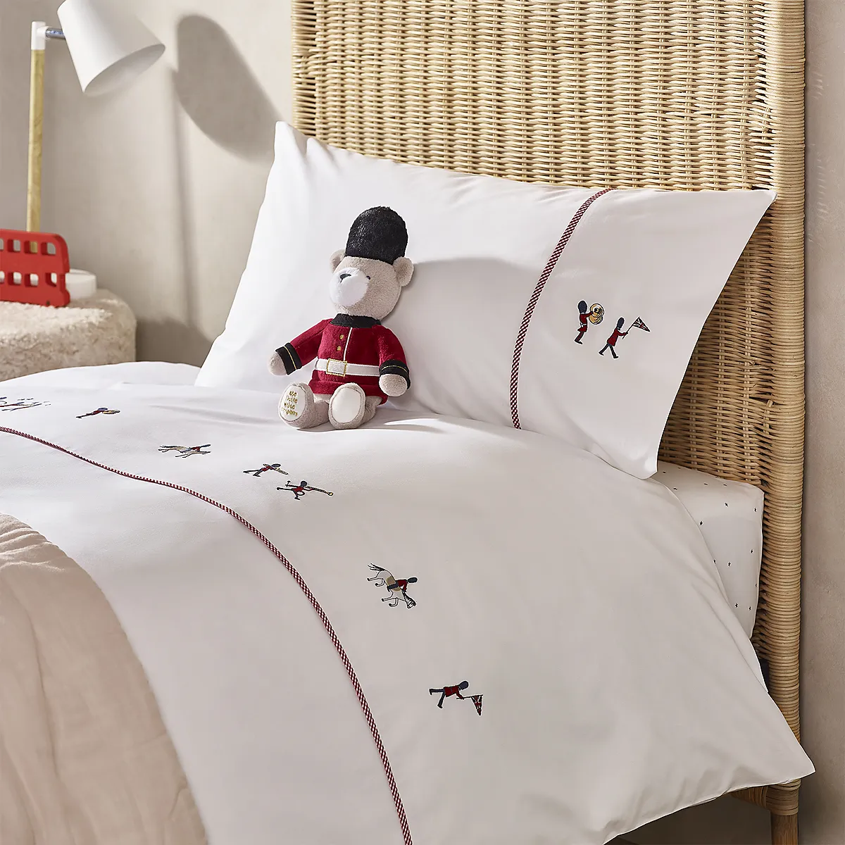 London Parade Cot Bed Linen Set - White, Cotton product