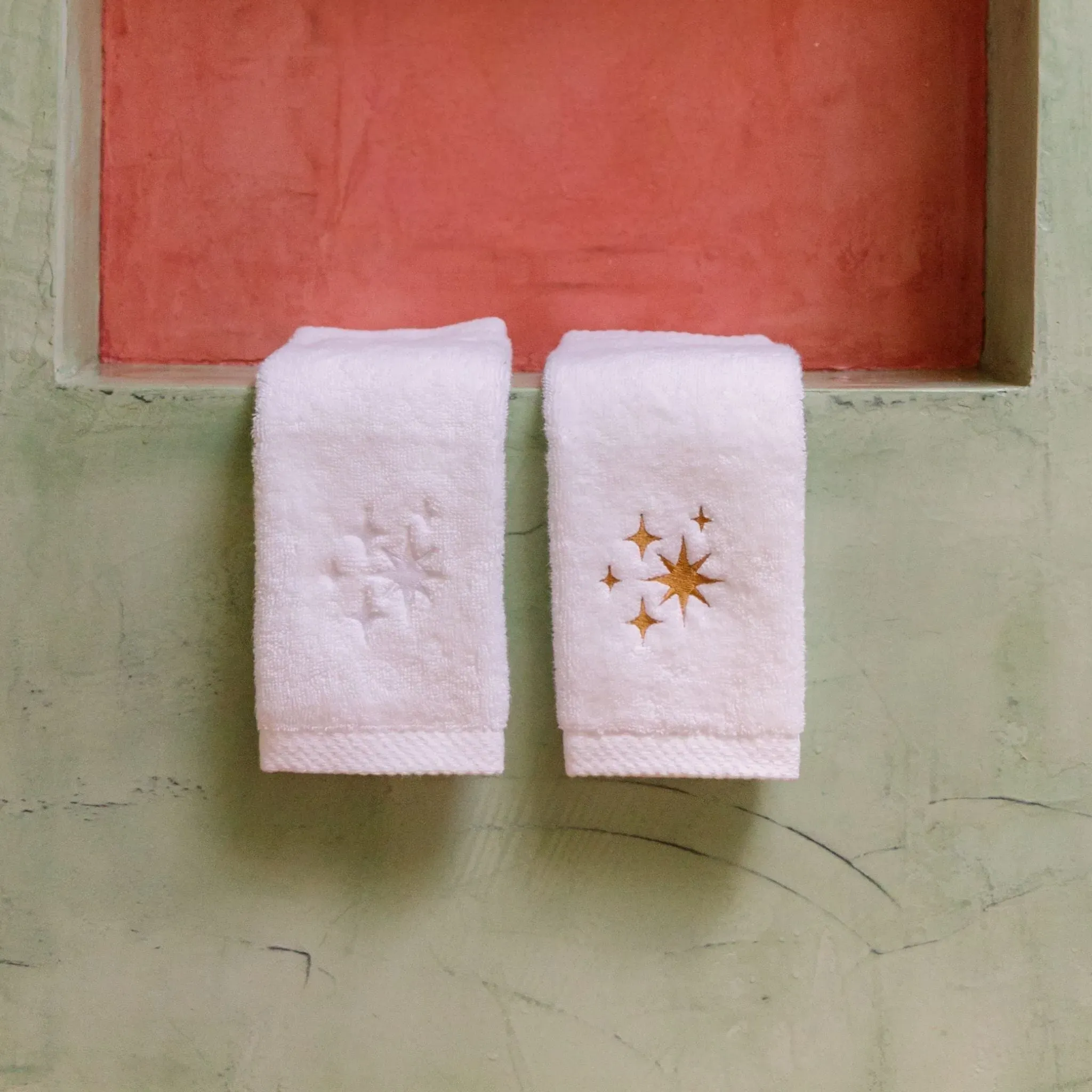 Luxus Cotton Bath Towel with Embroidered Stars - White product