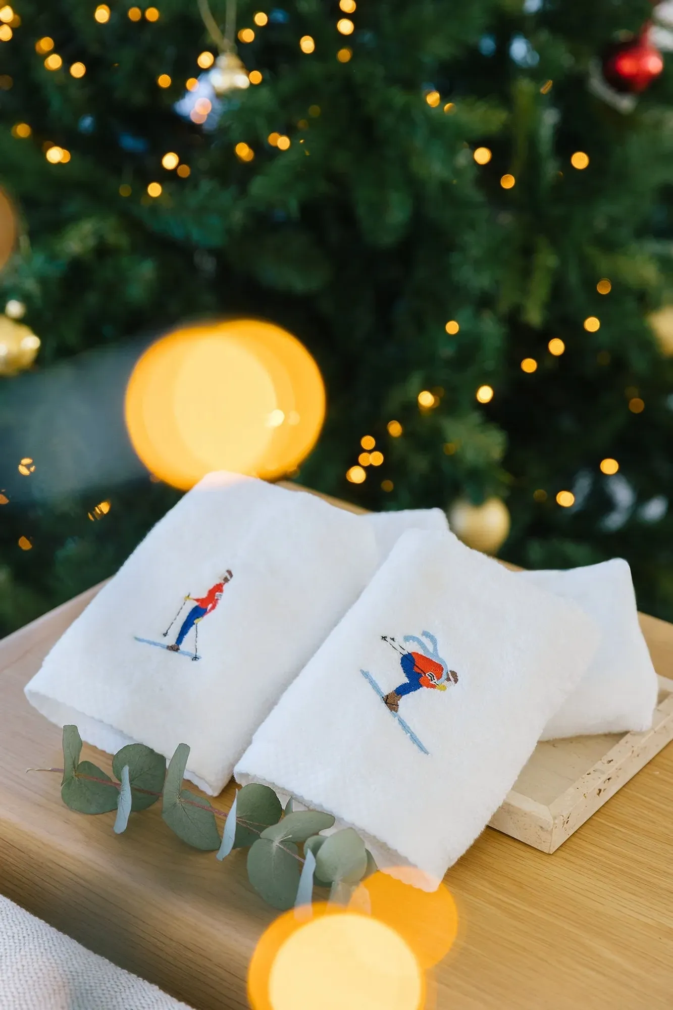 2-Pack Guest Towels with Embroidery - White