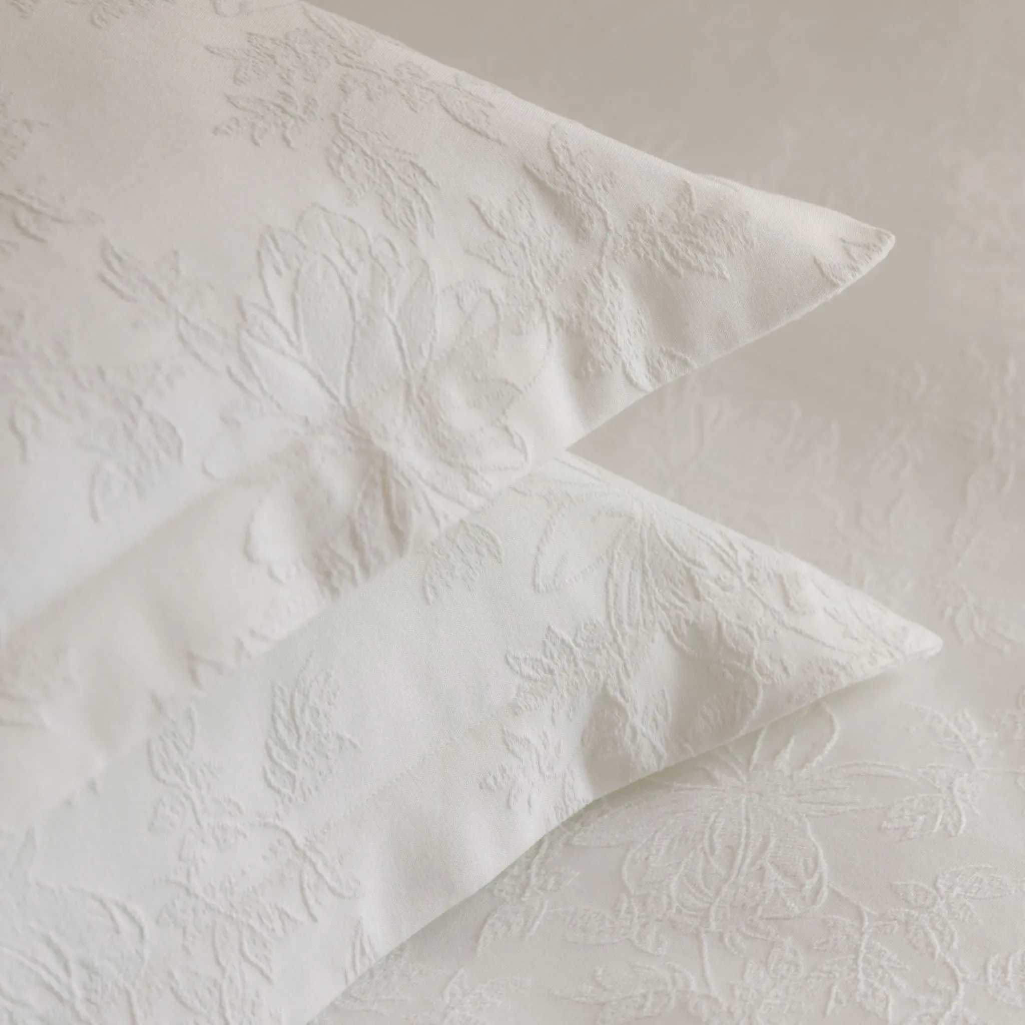 King Bedspread with Floral Design - White, Cotton