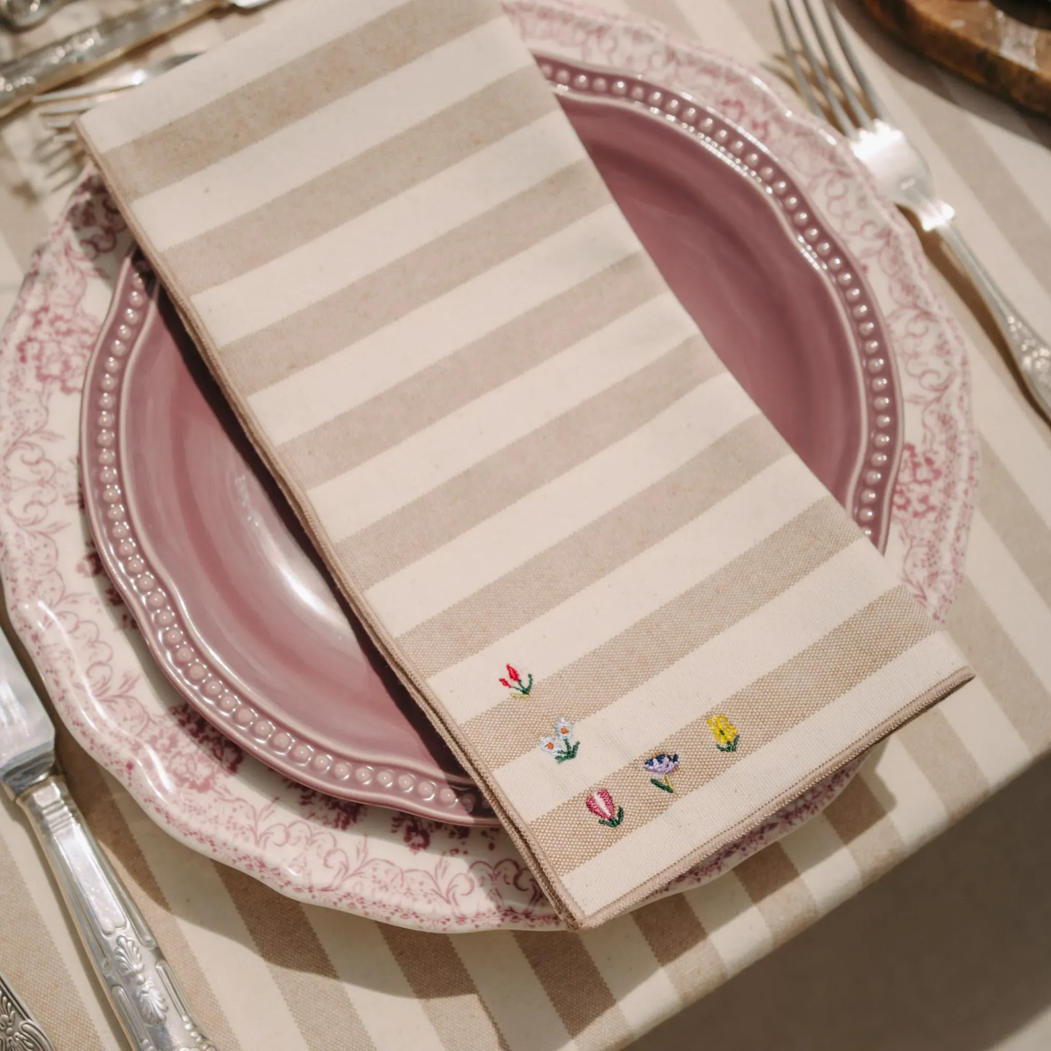 Napkin Set with Flower Embroidery - Beige, Cotton image