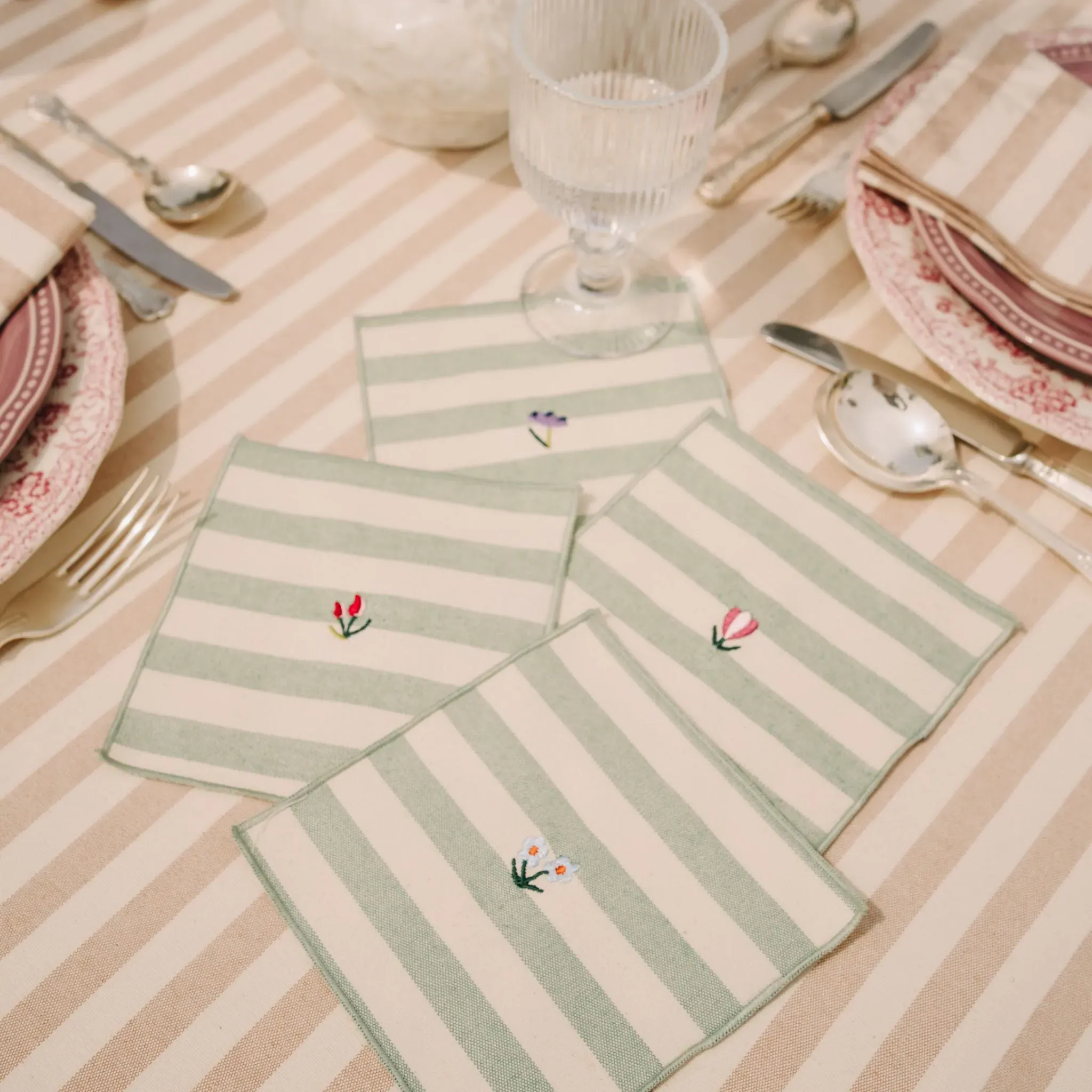 Napkin Set with Flower Embroidery - Green, Cotton