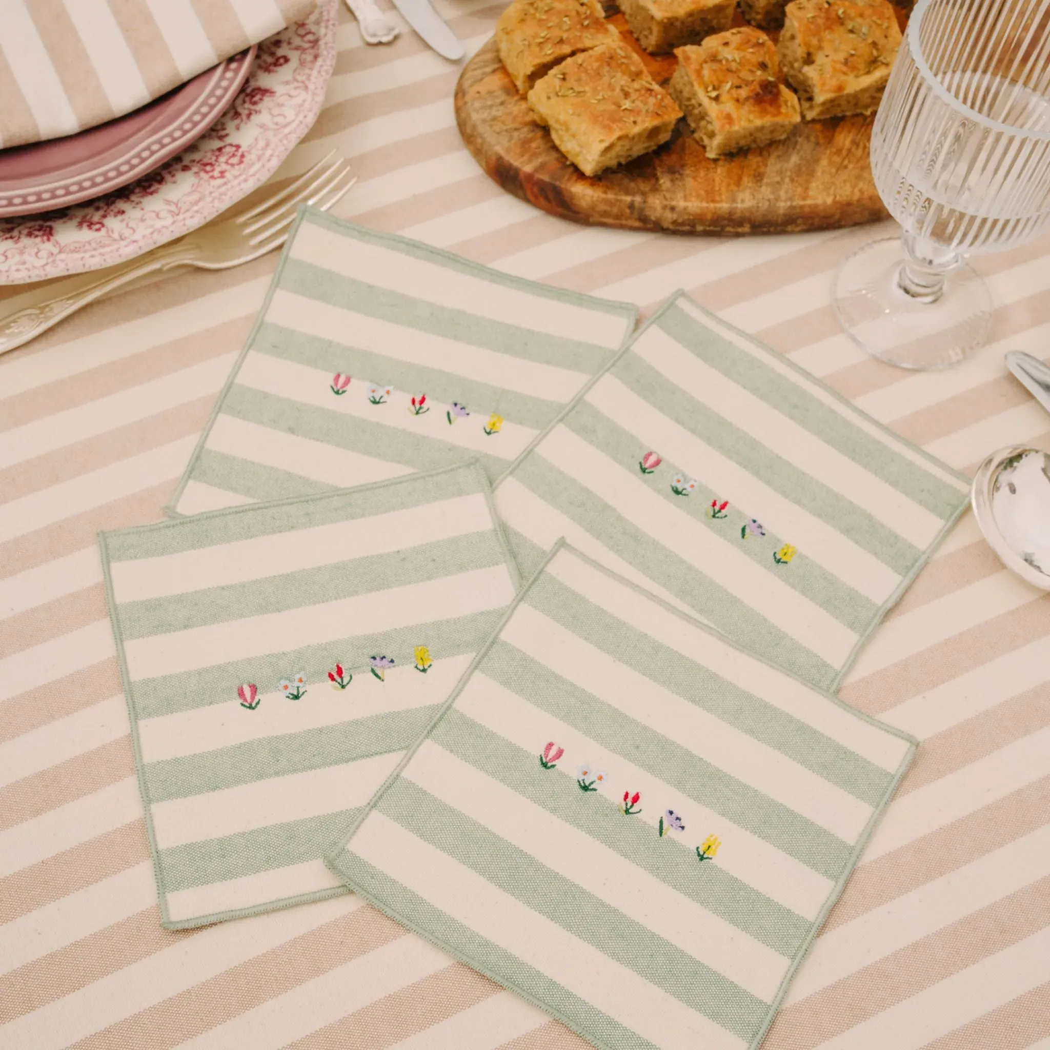 Napkin Set with Flower Embroidery - Green, Cotton