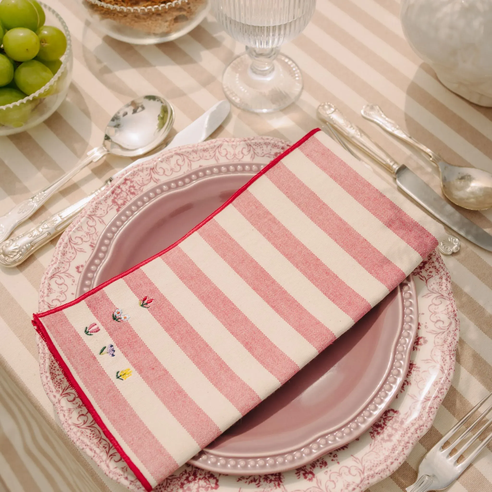 Napkin Set with Flower Embroidery - Red, Cotton