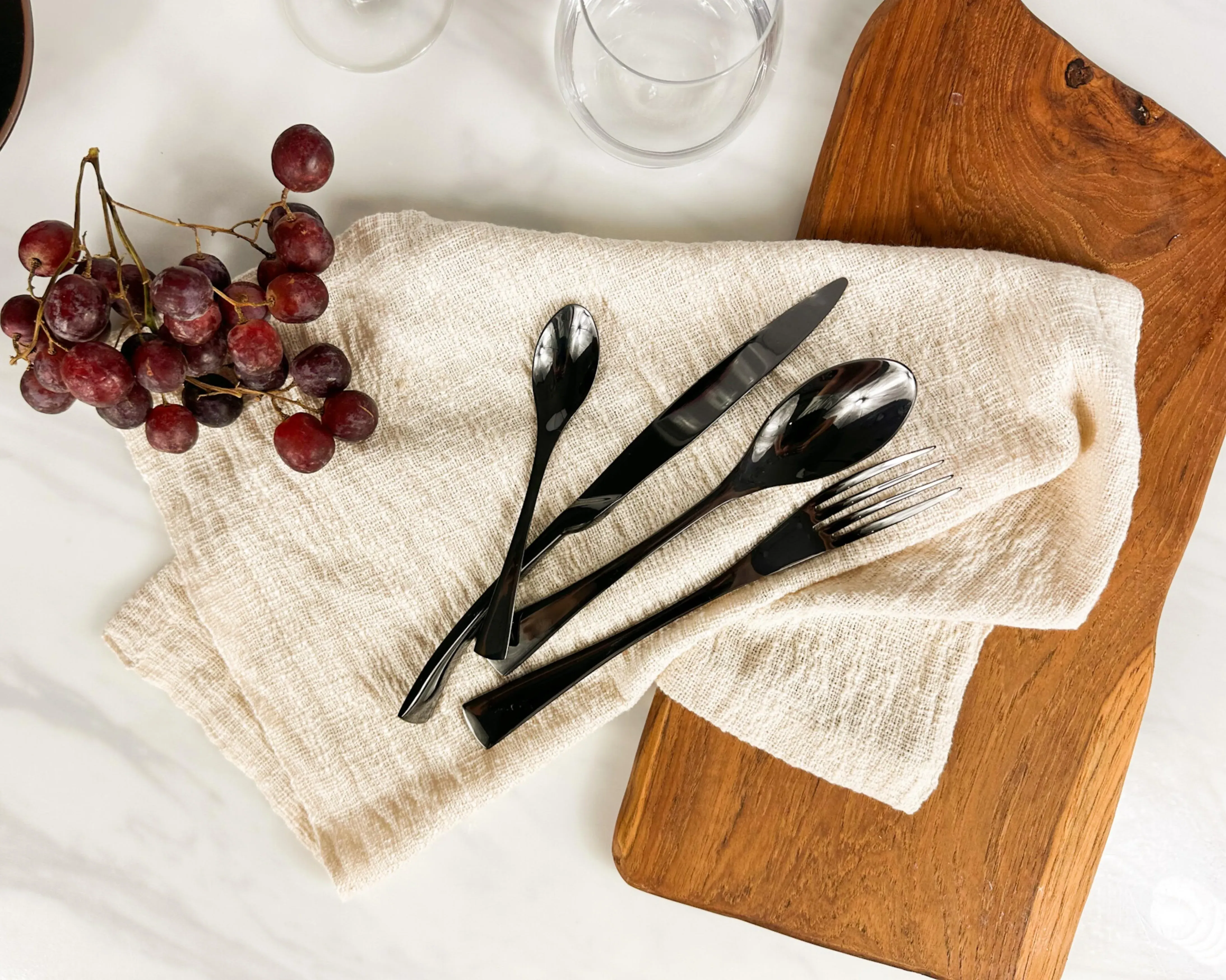 16-Piece Cutlery Set - Black, Stainless Steel image