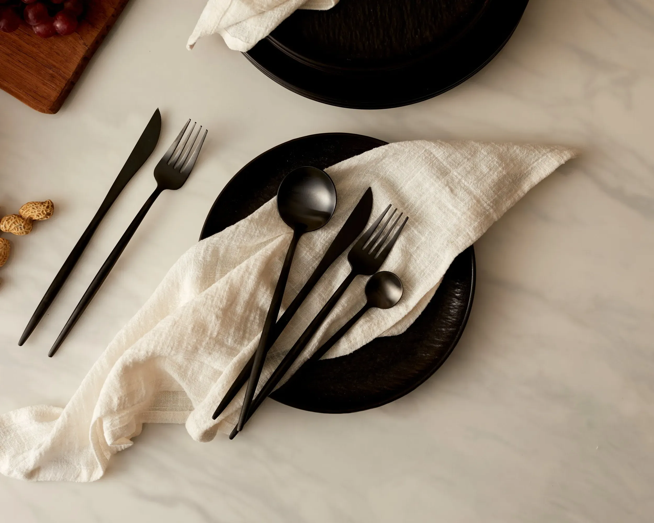 16-Piece Cutlery Set - Black, Stainless Steel image