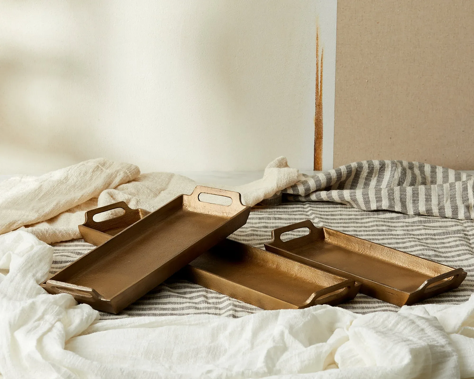 Medium Serving Tray with Handles - Gold, Aluminium