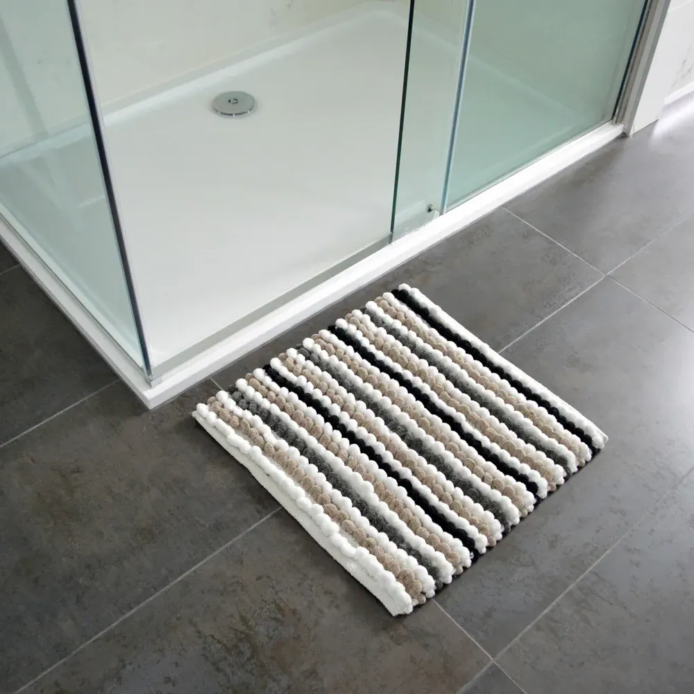 California Monochrome Square Chunky Bobble Bath Mat - Grey