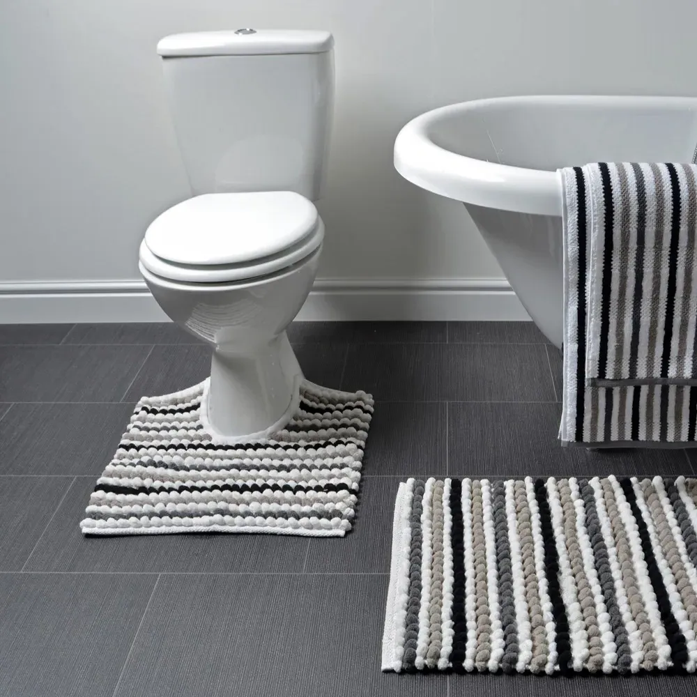 California Monochrome Striped Chunky Bobble Pedestal Mat - Grey