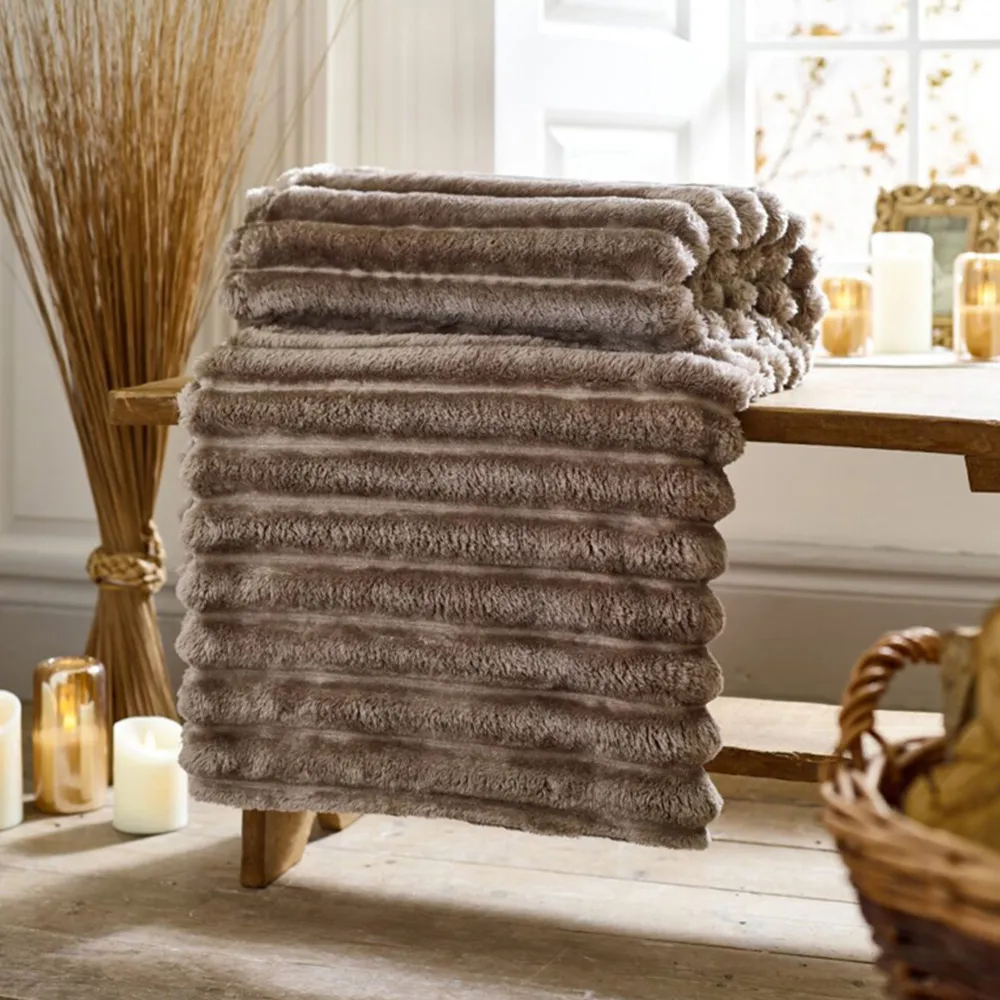 Alnwick Ribbed Throw - Putty