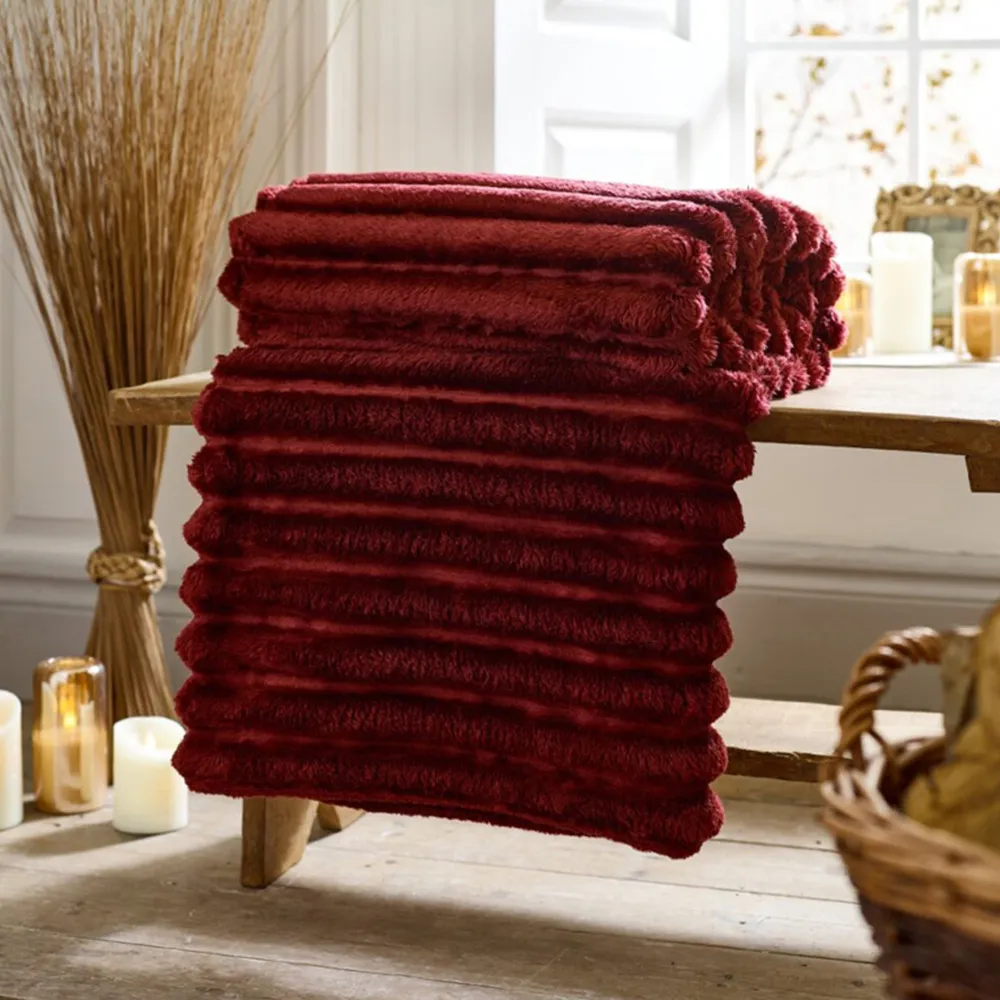 Alnwick Throw - Red, Polyester