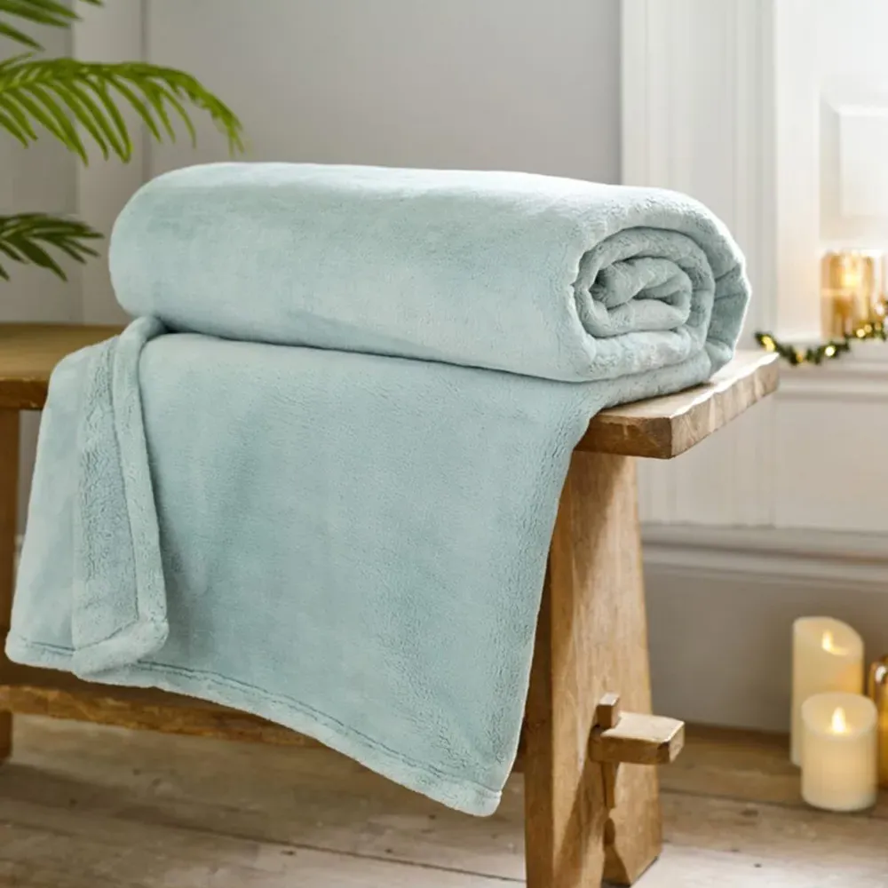 Coco Touch Throw - Sky, Polyester