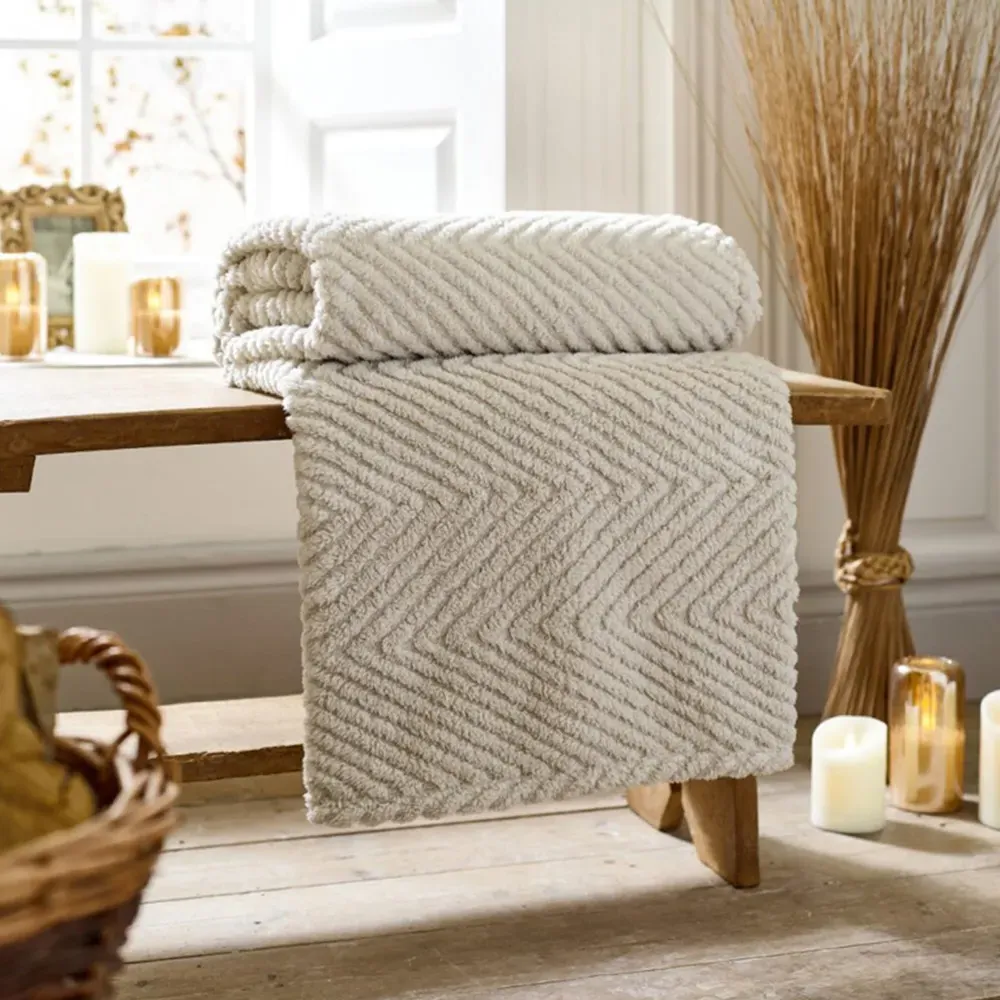 Hemsworth Throw - Silver, Polyester