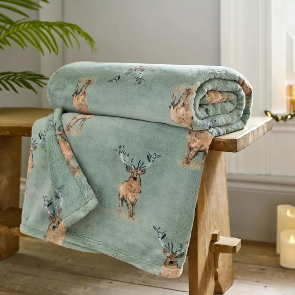 Highland Fell Throw with Stag Motif - Green
