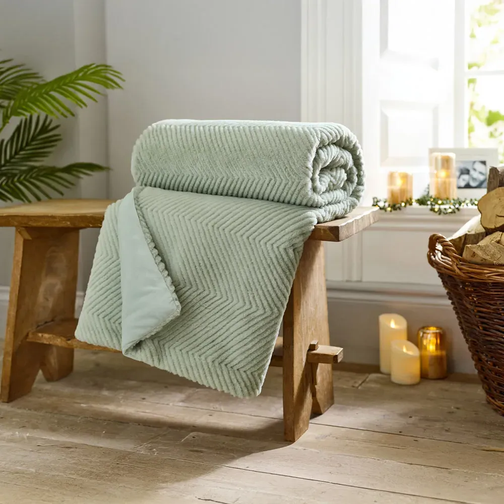 TLC Burghley Faux Fur Throw - Green
