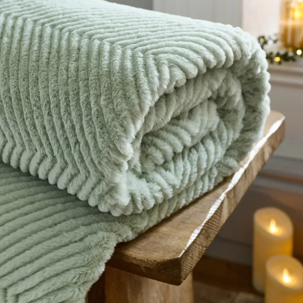 TLC Burghley Faux Fur Throw - Green