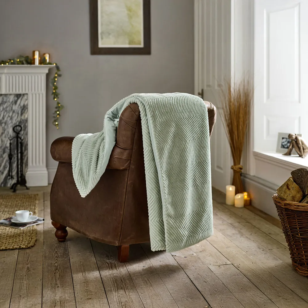 TLC Burghley Faux Fur Throw - Green