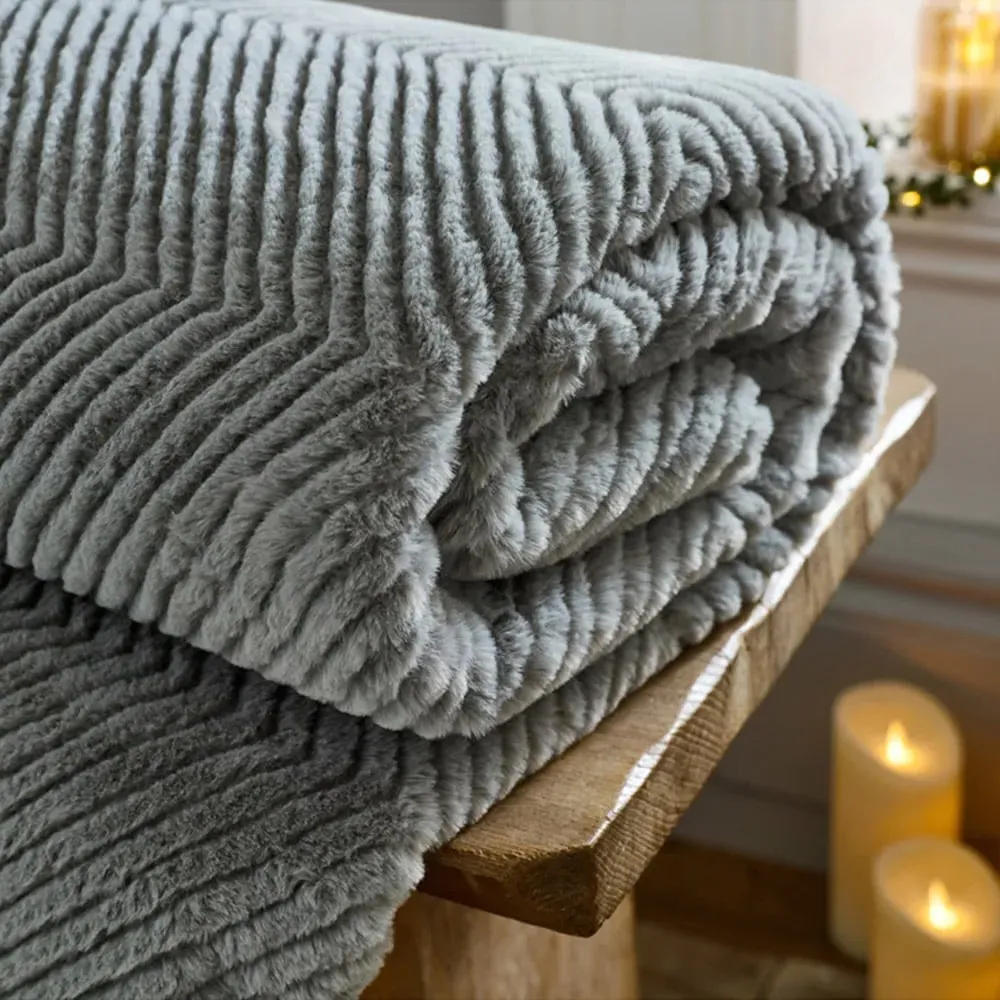 TLC Burghley Faux Fur Throw - Grey