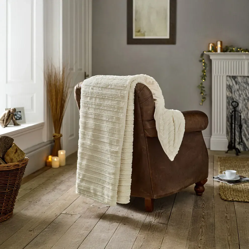 TLC Chatsworth Faux Fur Throw - Cream