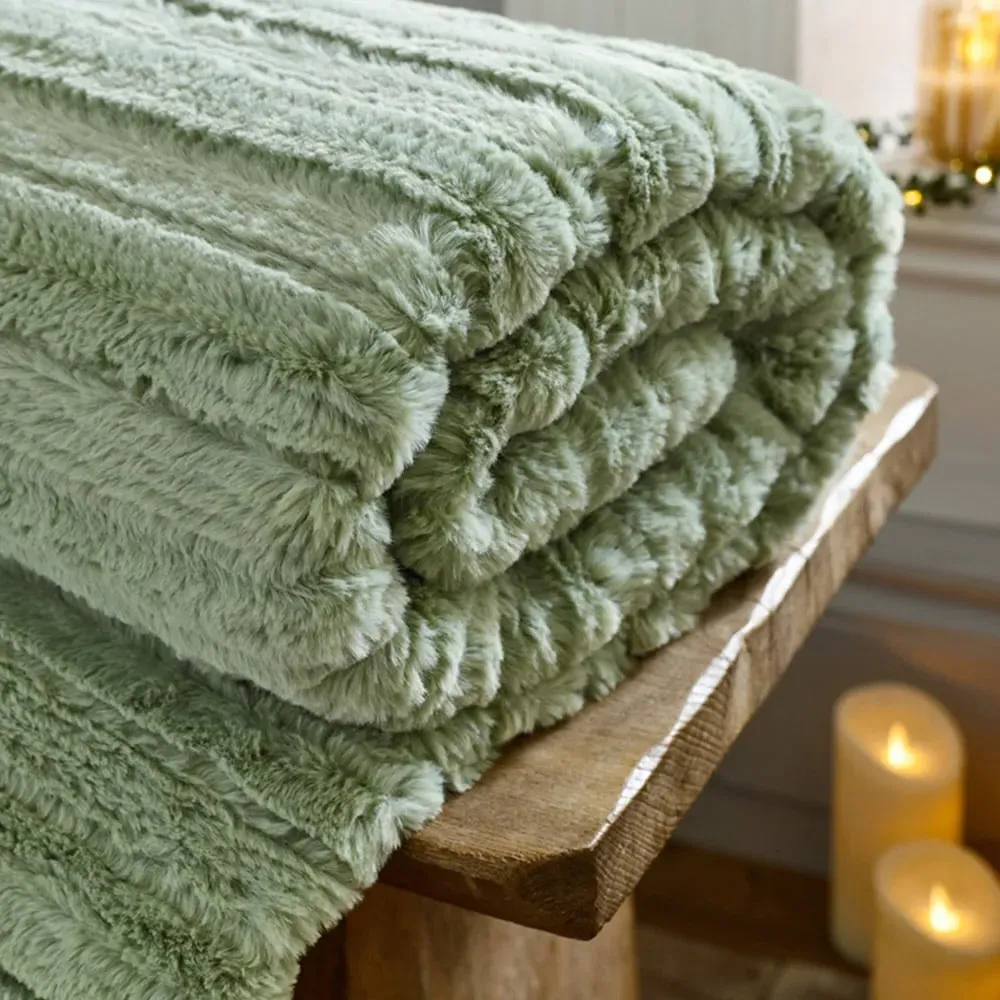 TLC Chatsworth Faux Fur Throw - Green