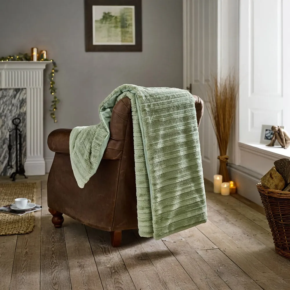 TLC Chatsworth Faux Fur Throw - Green