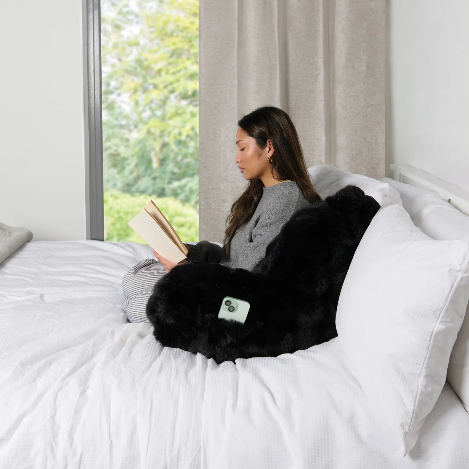 Bubble Faux Fur Cuddle Chair - Black