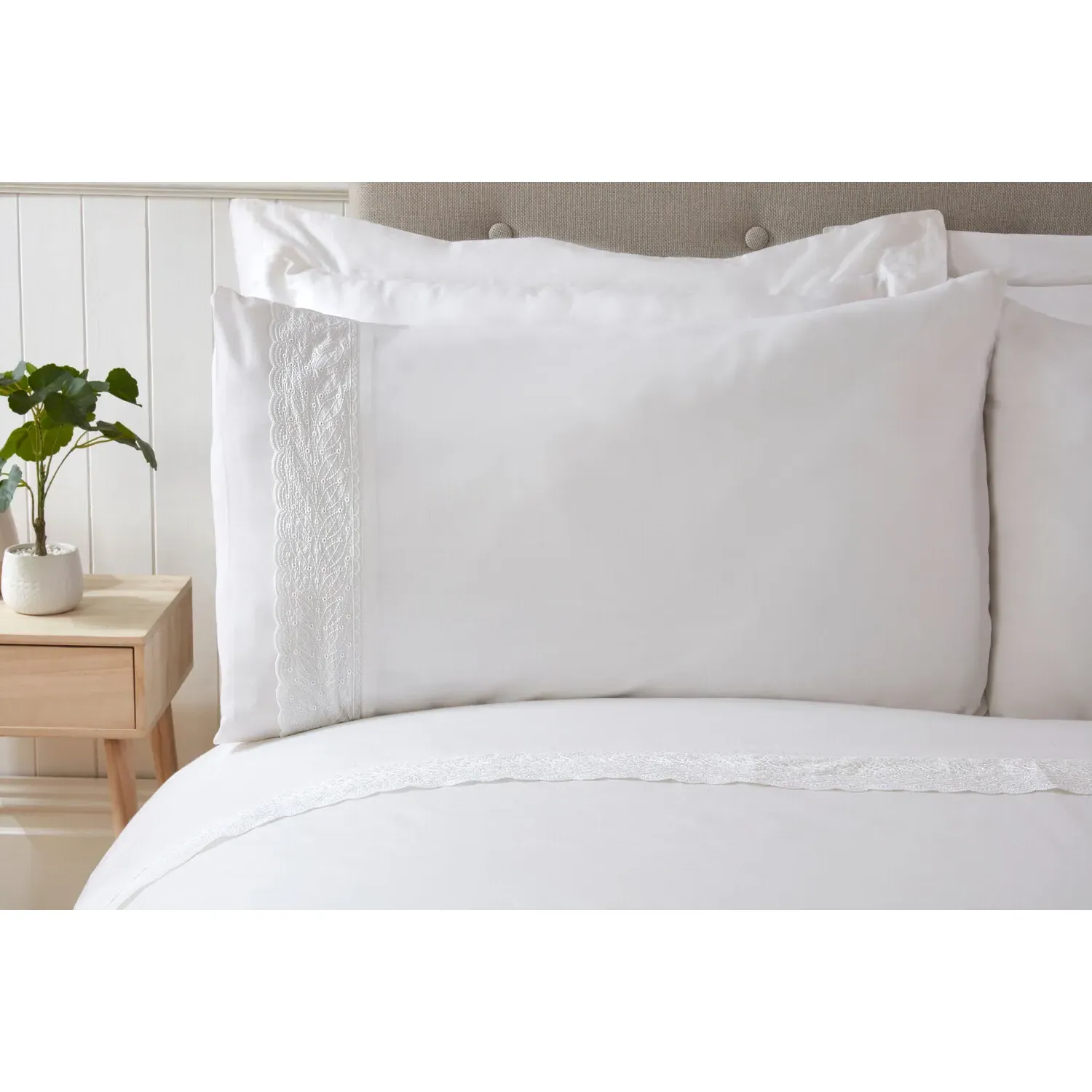 Evelyn Super King Duvet Cover Set - White, Embroidered