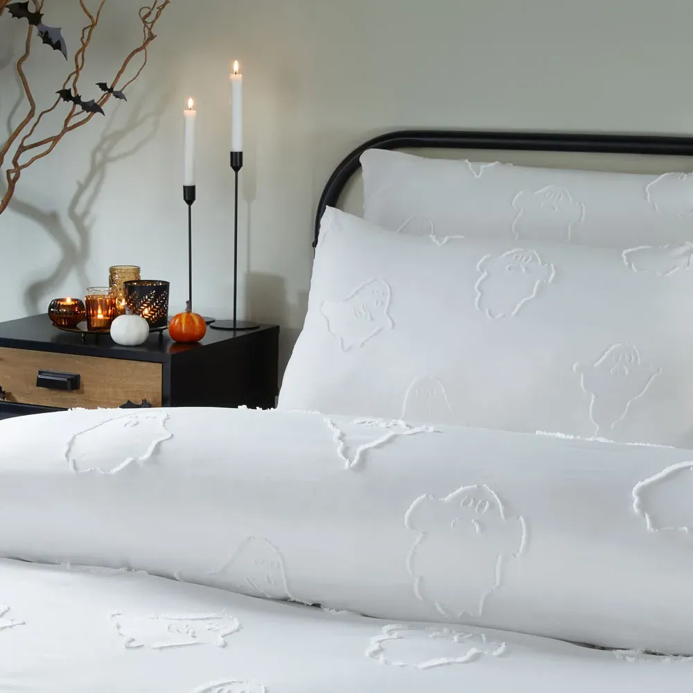 Single Ghostly Ghouls Tufted Duvet Set - White