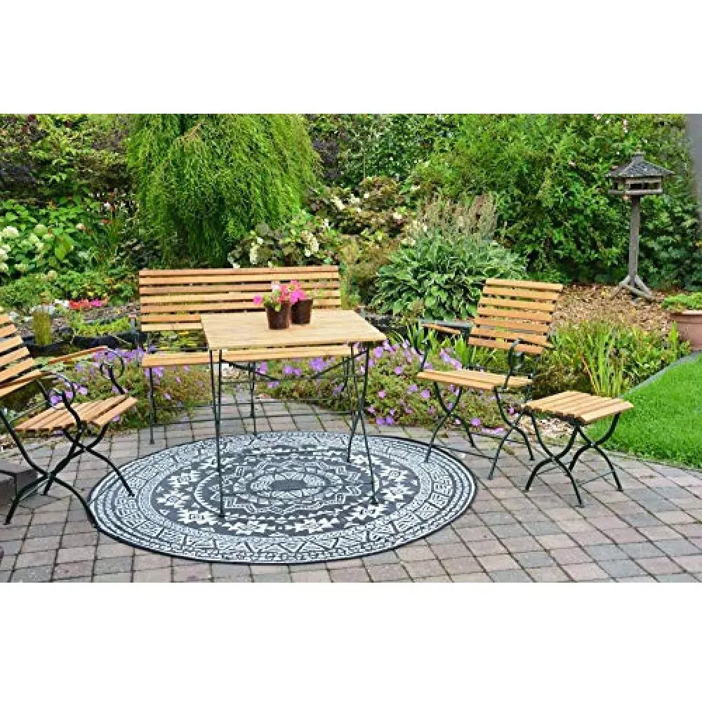 Round Decorative Outdoor Carpet - Black and White