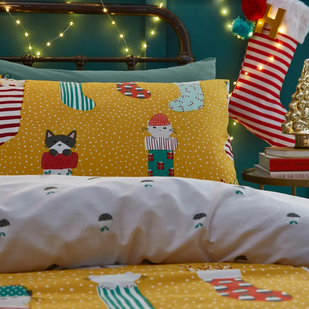 Meowy Christmas Toddler Duvet Cover Set - Ochre