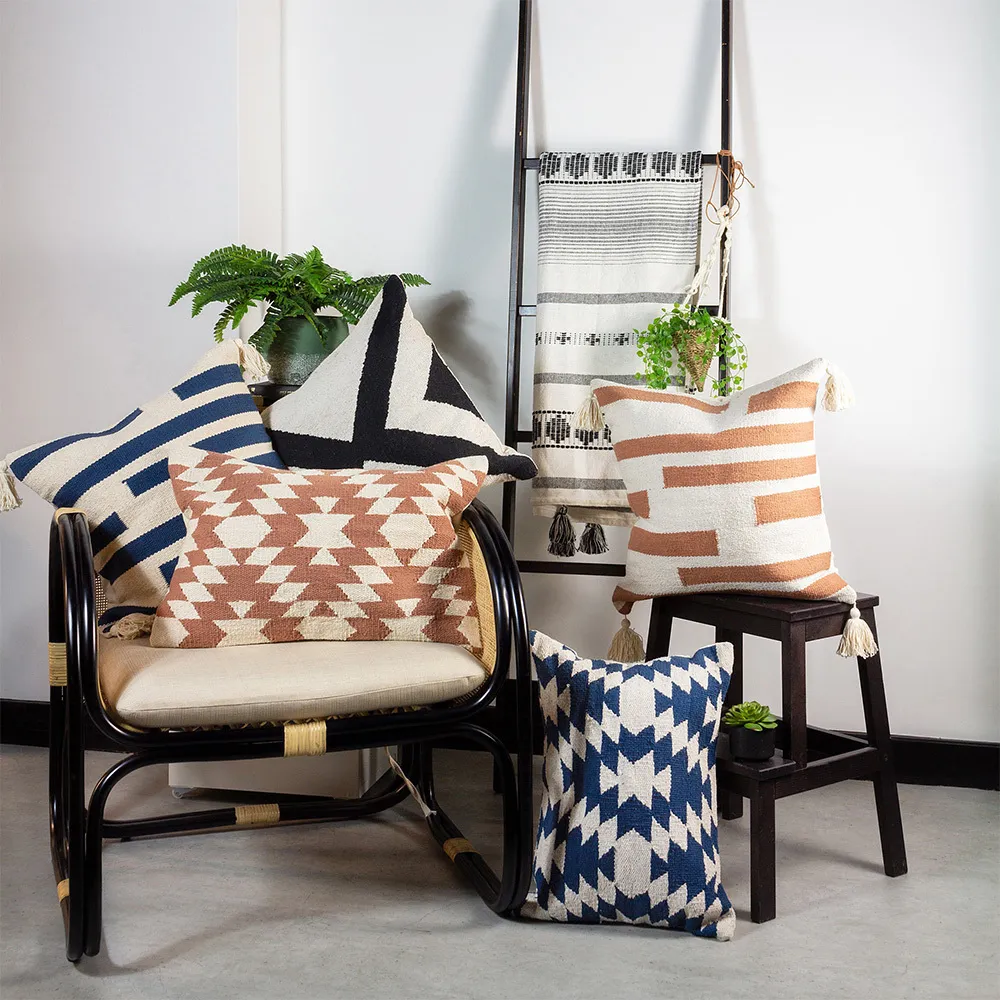 Pangea Tasselled Throw - Black