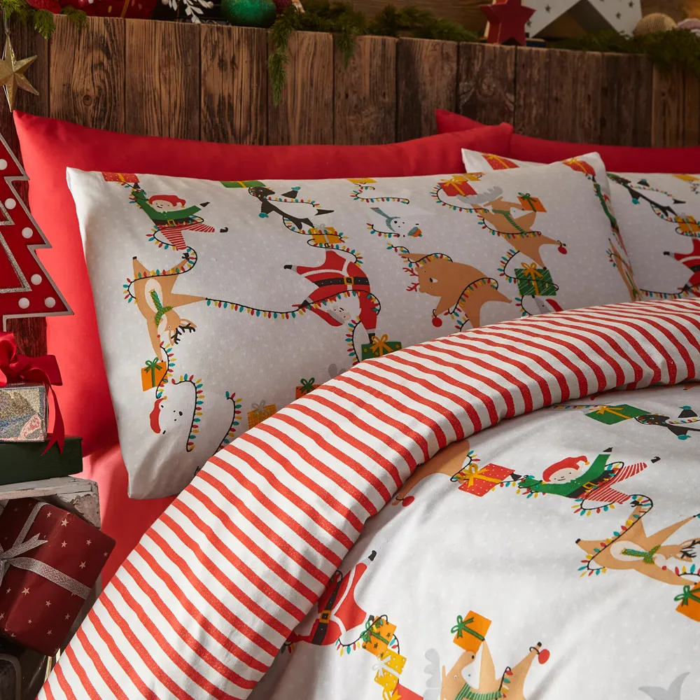 Santa's Workshop Toddler Duvet Cover Set - White
