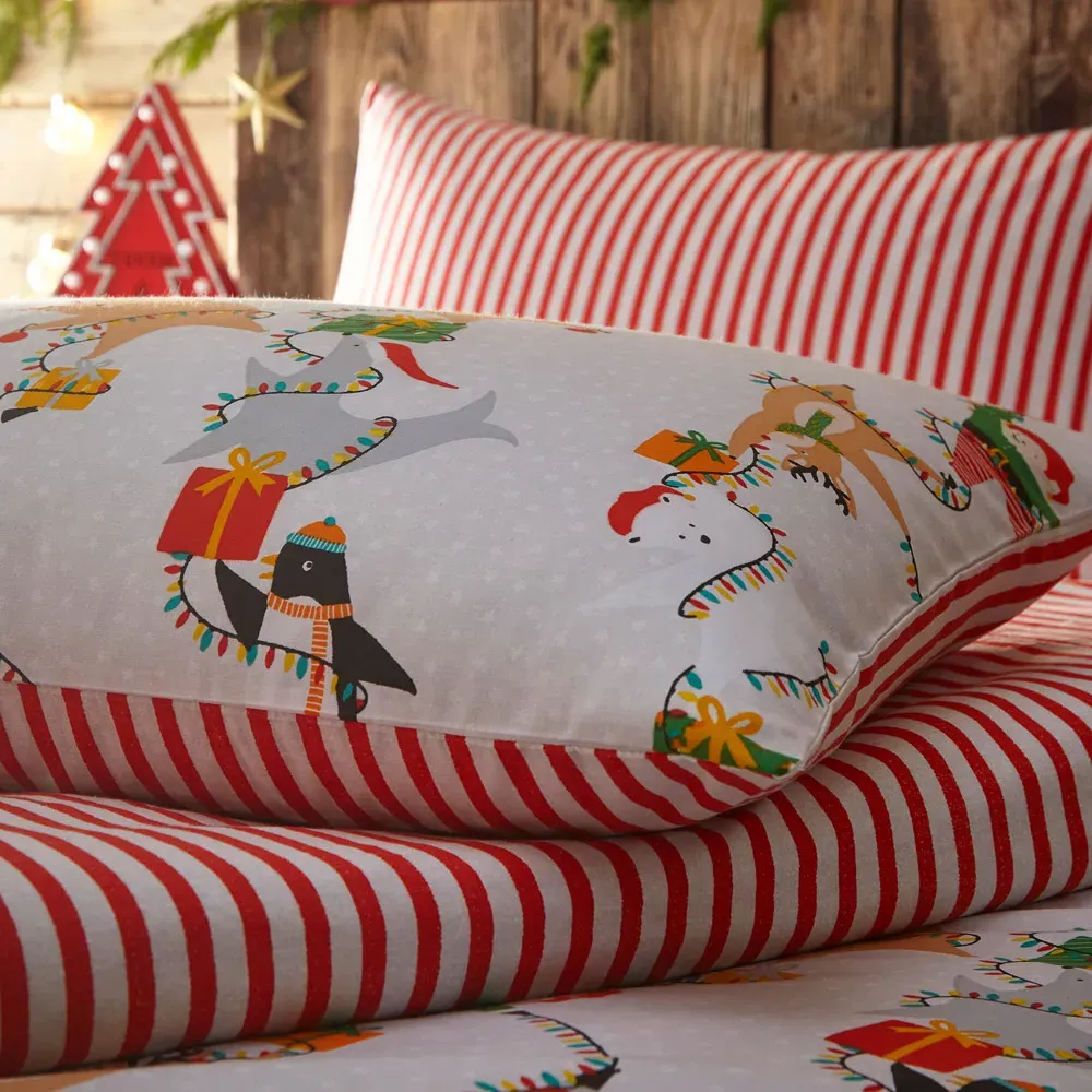 Santa's Workshop Toddler Duvet Cover Set - White