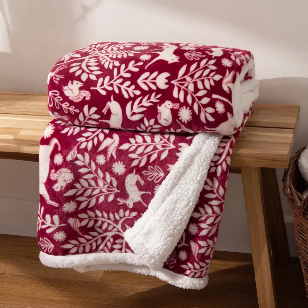 Scandi Berry Woodland Fleece Throw - Red